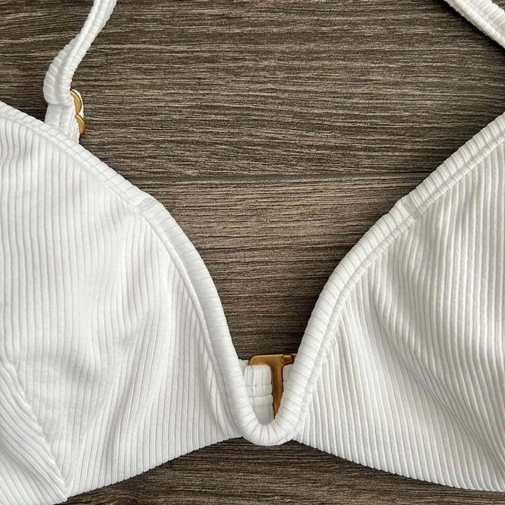 L*SPACE Helena Bikini Top XS White Ribbed Gold V-Wire Swimwear Resortwear Beach